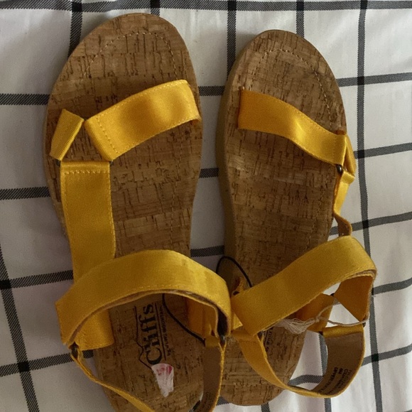 Sandals - Picture 2 of 3